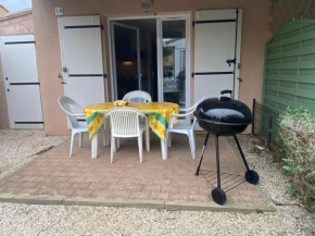 Petit pavillon 4 personnes dans résidence avec piscine
